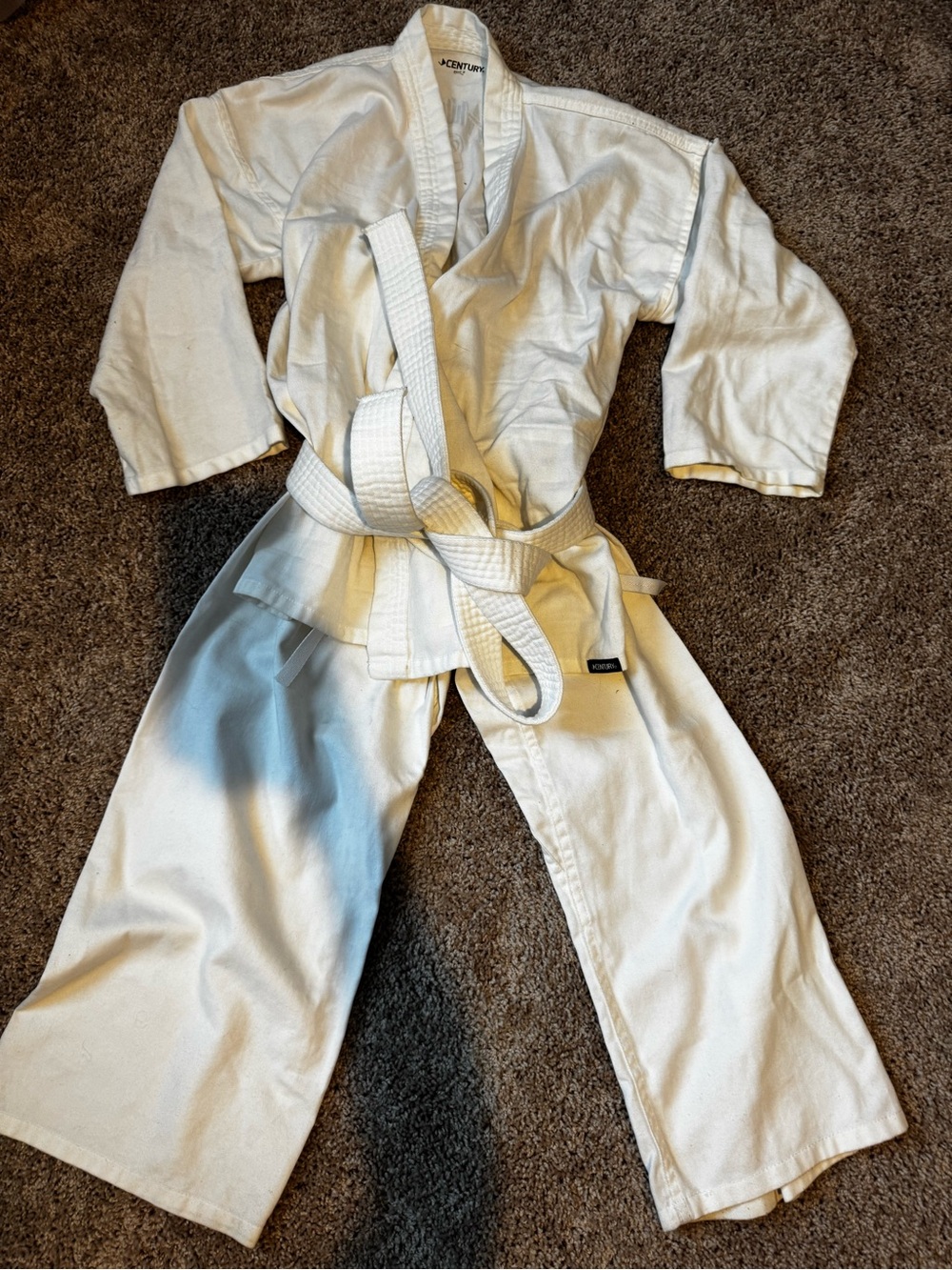 White Karate// Judo Gi Uniform with Belt